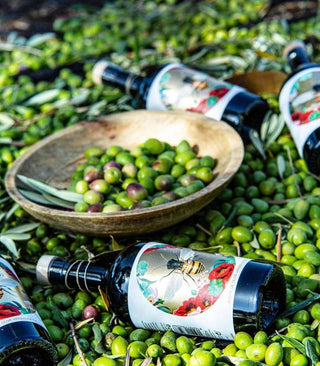 Organic Extra Virgin Olive Oil “Day” – 100% Picual displayed with Mediterranean ingredients, illustrating its ideal use for salads, dipping, and finishing dishes.