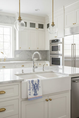 Coucke Homard Lobster Tea Towel showcasing a woven lobster design, perfect for enhancing your coastal kitchen decor.